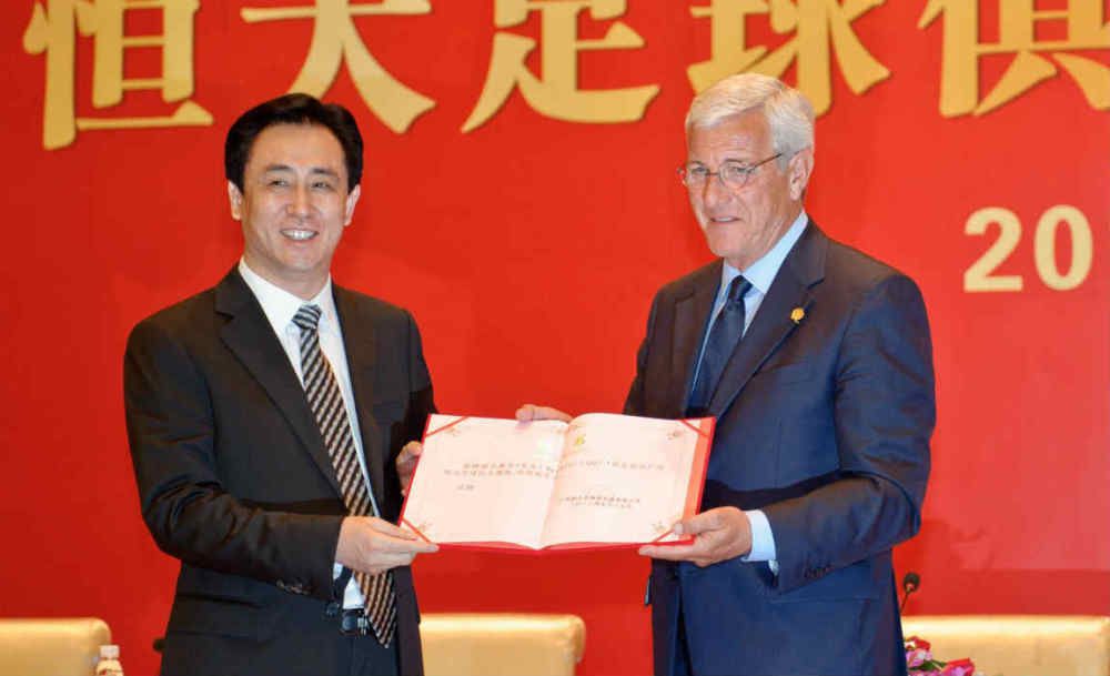他的手指伸进去弄我高潮